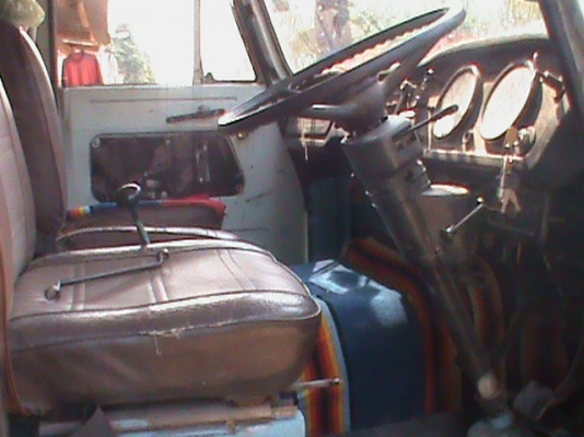 ขายด่วนรถ6ล้อHINO KM350 90HP ยาว5.50ม.สภาพพร้อมใช้งานคัสซีสวยงามมากมีคอกเหล็กยางดีทั้ง6เส้นล้อหน้าหลังน็อต6ตัวติดรถยังไม่ได้เปลื่ยน