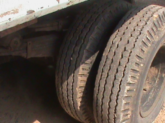 ขายด่วนรถ6ล้อHINO KM350 90HP ยาว5.50ม.สภาพพร้อมใช้งานคัสซีสวยงามมากมีคอกเหล็กยางดีทั้ง6เส้นล้อหน้าหลังน็อต6ตัวติดรถยังไม่ได้เปลื่ยน