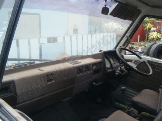 หัวเก๋ง รถบรรทุก 6 ล้อ ยี่ห้อ HINO รุ่น FB หัวเก๋ง รถบรรทุก 6 ล้อ ยี่ห้อ HINO รุ่น FB