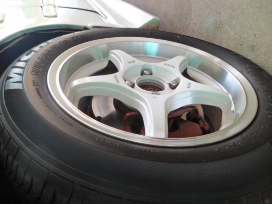 ขายแลกแม็ก LENSO ขอบ 15 4 รู 100 พร้อมยาง ใช้งานได้ไม่ถึงเดือน สภาพใหม่มาก ขายถูกๆ ขายแลกแม็ก LENSO ขอบ 15 4 รู 100 พร้อมยาง ใช้งานได้ไม่ถึงเดือน สภาพใหม่มาก ขายถูกๆ