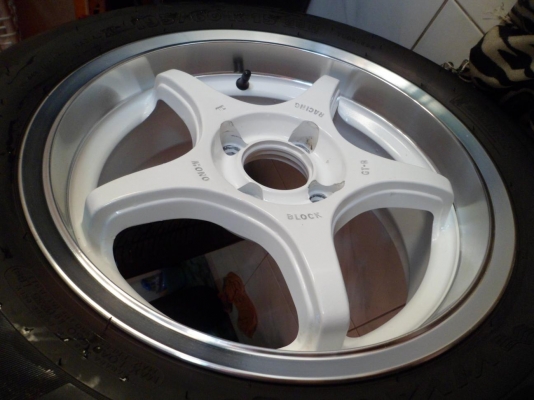 ขายแลกแม็ก LENSO ขอบ 15 4 รู 100 พร้อมยาง ใช้งานได้ไม่ถึงเดือน สภาพใหม่มาก ขายถูกๆ ขายแลกแม็ก LENSO ขอบ 15 4 รู 100 พร้อมยาง ใช้งานได้ไม่ถึงเดือน สภาพใหม่มาก ขายถูกๆ