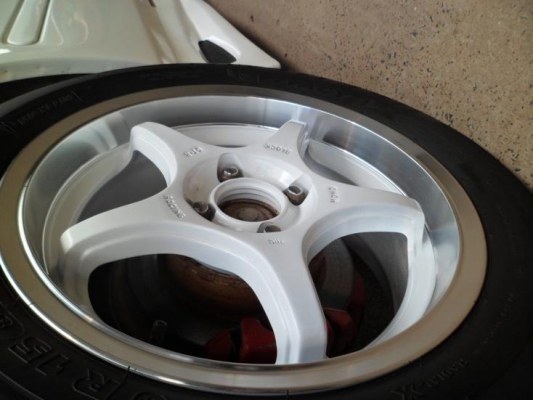 ขายแลกแม็ก LENSO ขอบ 15 4 รู 100 พร้อมยาง ใช้งานได้ไม่ถึงเดือน สภาพใหม่มาก ขายถูกๆ ขายแลกแม็ก LENSO ขอบ 15 4 รู 100 พร้อมยาง ใช้งานได้ไม่ถึงเดือน สภาพใหม่มาก ขายถูกๆ