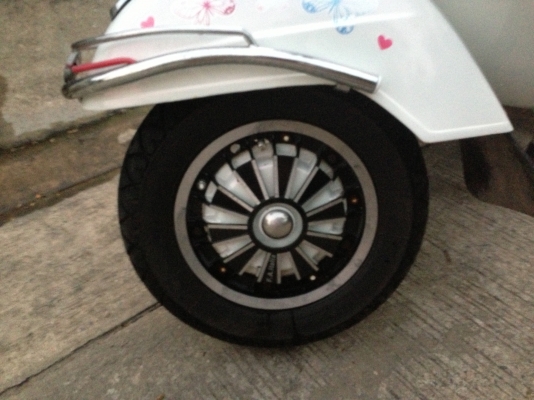 ขาย vespa sprint สีขาวมุกคับ ขาย vespa sprint สีขาวมุกคับ