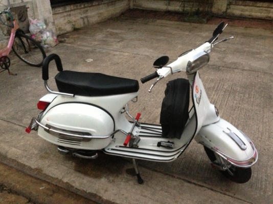 ขาย vespa sprint สีขาวมุกคับ
