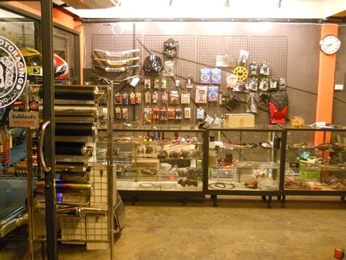 เปิดร้านอะไหล่แต่งบิ๊กไบค์ทุกรุ่นมีสินค้าให้เลือกมากมายย่านพระราม7วงศ์สว่าง