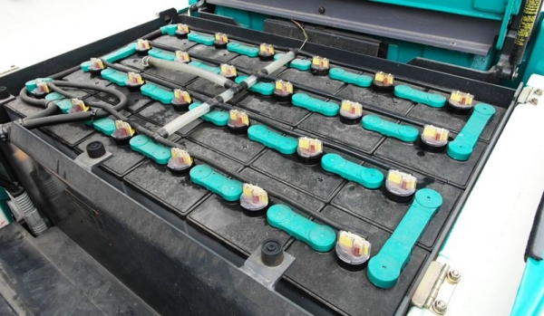 รถยกไฟฟ้าแบบนั่งขับ 1.5 ตัน KOMATSU FB15EXL - 11 มือสองนำเข้าจากญี่ปุ่น รถยกไฟฟ้าแบบนั่งขับ 1.5 ตัน KOMATSU FB15EXL - 11 มือสองนำเข้าจากญี่ปุ่น