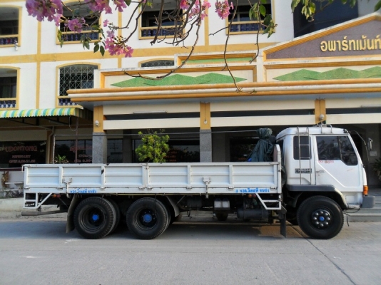 ขายรถบรรทุก10ล้อ Mitsubishi fuso สีขาว FN527MA 190 แรงม้า