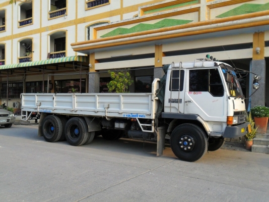 ขายรถบรรทุก10ล้อ Mitsubishi fuso สีขาว FN527MA 190 แรงม้า
