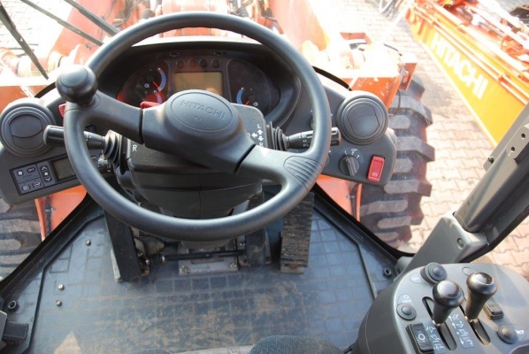 HITACHI  ZW 220  SN  00348