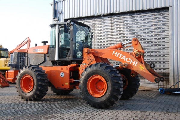 HITACHI  ZW 220  SN  00348