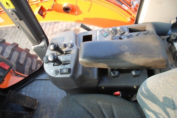 HITACHI  ZW 220  SN  00348