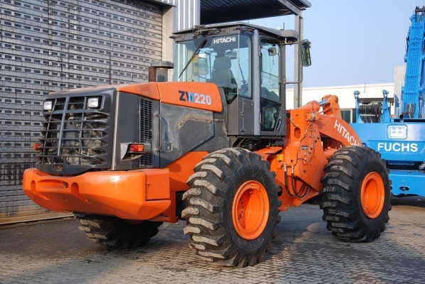 HITACHI  ZW 220  SN  00348