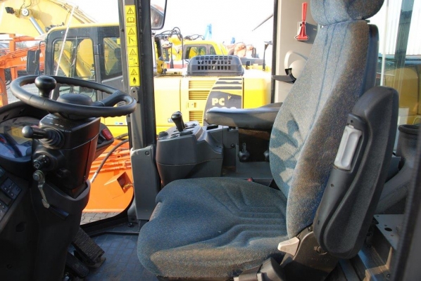 HITACHI  ZW 220  SN  00348