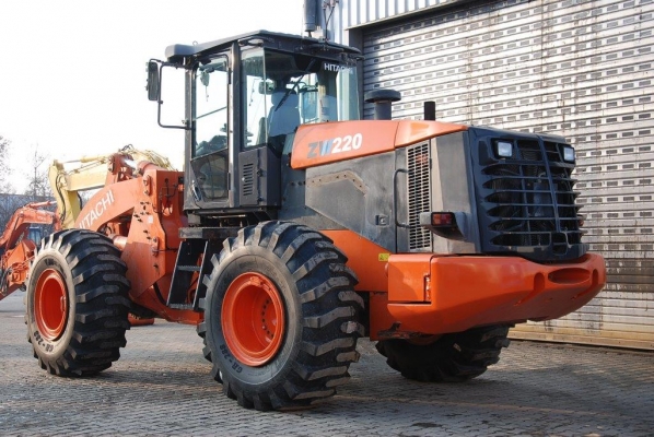 HITACHI  ZW 220  SN  00348