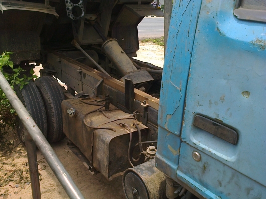 6ล้อดั้มNKR รถออกห้าง วางเครื่อง2800 เกียร์สั้น แอร์เย็น เล่มพร้อม ภาษีเต็ม