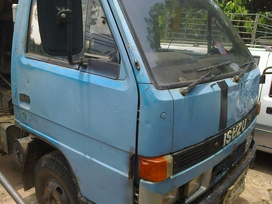 6ล้อดั้มNKR รถออกห้าง วางเครื่อง2800 เกียร์สั้น แอร์เย็น เล่มพร้อม ภาษีเต็ม