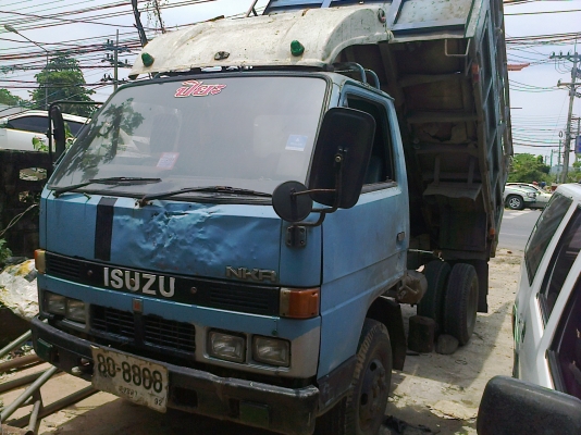 6ล้อดั้มNKR รถออกห้าง วางเครื่อง2800 เกียร์สั้น แอร์เย็น เล่มพร้อม ภาษีเต็ม