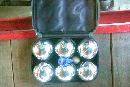 ชุดเปตอง 6 ลูก พร้อมแก่นและกระเป๋าครับสภาพดีครับสวยๆพร้อมใช้ครับน้ำหนักประมาณ 5 กิโลครับเบิกใหม่เกือบ 3 พันครับ  ได้มาเพิ่มเกือบ 10 ชุดครับ