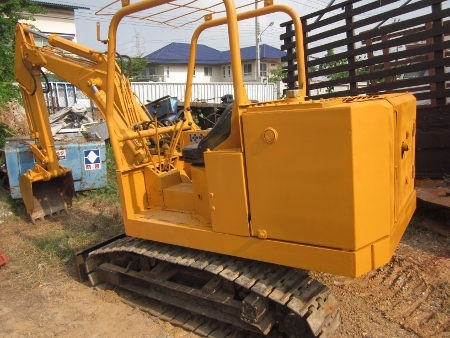 รถขุด IWAFUJI: CT 130 มีลายหัวกระแทกพร้อม  มือสองญี่ปุ่น เครื่องติดได้ดี แรงเนี๊ยบ ทำงานไว พร้อมใช้ทันที