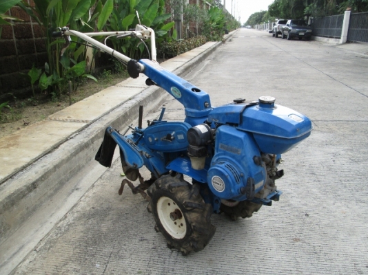 รหัส:13001090รถพรวนดินเดินตามเครื่องKF522-A153139เบนชิน(4.5ps)มีชุดพรวนดินกว้าง40cm.www.nihonmono.com