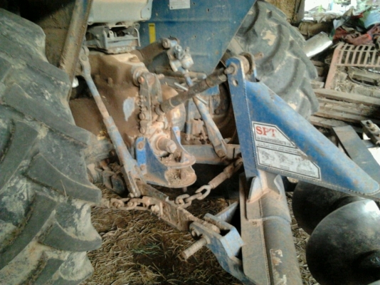 FORD 6610 - 1 เพลา เต็มตัว เอกสารเล่มทะเบียนครบพร้อม เครื่องแน่นแรงดี อุปกรณ์ครบ มีใบมีดดันหน้า ผานพรวนดิน 5 ของ SBT ช่วงล่างดี ยางหน้าหลังสภาพดี 70\% พร้อมใช้งานได้เลย ราคาต่อรองได้ครับ