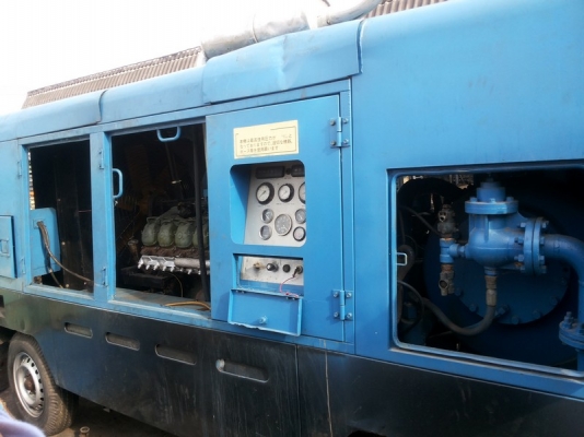 ขายปั้มลม AIRMAN PDS 750  17.5BAR พร้อมใช้งาน รับประกันให้นะครับ เครื่องยนต์ BENZ 8 สูบ