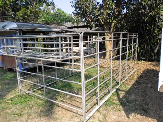 ขาย คอกเหล็ก 6 ล้อ 4.20 ขาย คอกเหล็ก 6 ล้อ 4.20