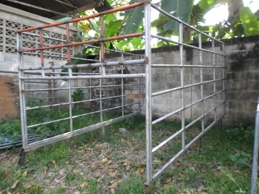 ขาย คอกเหล็ก 6 ล้อ 4.20 ขาย คอกเหล็ก 6 ล้อ 4.20