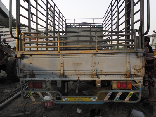 ขาย คอกเหล็ก 6 ล้อ 4.20 ขาย คอกเหล็ก 6 ล้อ 4.20