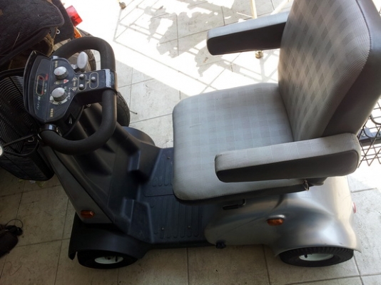 รถไฟฟ้า สำหรับ คนชรา คนพิการ