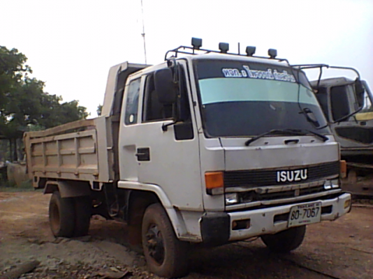 อิซูซุร็อกกี้ดั้ม