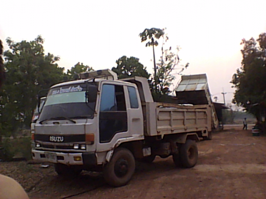 อิซูซุร็อกกี้ดั้ม