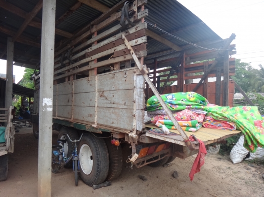 ขายด่วน  รถสิบล้อ  หัวยาวเพลาเดียว   มีเกียร์กลาง   ยางดีทุกเส้น  พร้อมใช้งาน