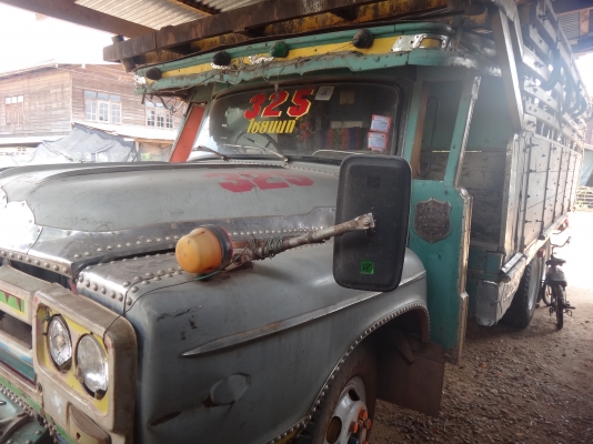 ขายด่วน  รถสิบล้อ  หัวยาวเพลาเดียว   มีเกียร์กลาง   ยางดีทุกเส้น  พร้อมใช้งาน