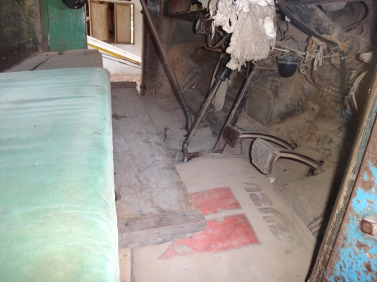 ขายด่วน  รถสิบล้อ  หัวยาวเพลาเดียว   มีเกียร์กลาง   ยางดีทุกเส้น  พร้อมใช้งาน