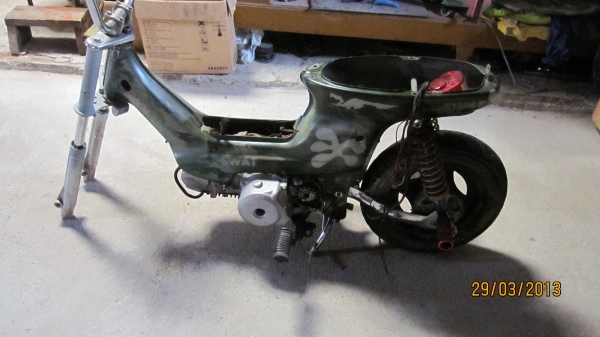 ขายชาลีไฟล่างสีเขียว 8800 บาท ตามรูป+(เพิ่มชาลีหนุ่ม..ติดทหาร) โทร 090-7960321