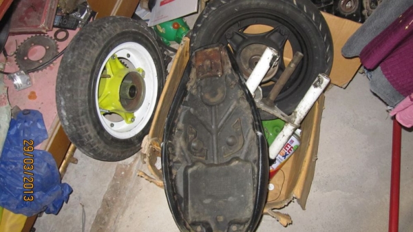 ขายชาลีไฟล่างสีเขียว 8800 บาท ตามรูป+(เพิ่มชาลีหนุ่ม..ติดทหาร) โทร 090-7960321