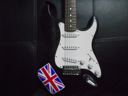 ขายกีต้าร์ไฟฟ้าพร้อมตู้แอมถูกๆสภาพดีเยี่ยม