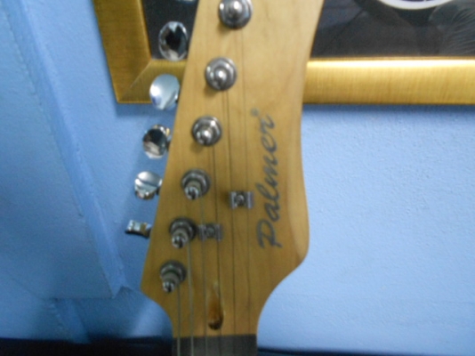 ขายกีต้าร์ไฟฟ้าพร้อมตู้แอมถูกๆสภาพดีเยี่ยม