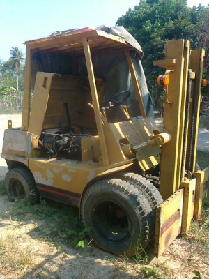 รถ ฟอร์ลิฟต์ 5 ตัน   สนใจติดต่อ  081 - 6079515