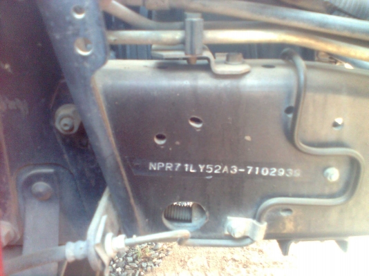 รถ6ล้อ NPR ISUZU 130แรง แท้ ห้าง ปี2548 (คุยกันได้ครับ)