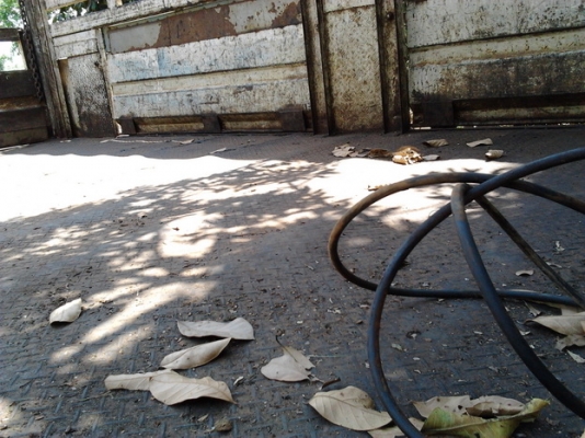 ขาย 6ล้อใหญ่ HINO KR320 เครื่องเดิมEH100 150แรง แห้งๆ ไม่หลวม ช่วงล่างใหญ่ คัสซีสวย ยาง900ขอบ20 สวย6เส้น กระบะ5.80ม.เหล็กทั้งลูก เปิดข้างได้ ไม่ดั๊ม พ.พาวเวอร์  พร้อมใช้ พร้อมลุยงาน ราคาต่อรองได้ครับ