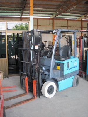 ขายรถยกไฟฟ้าขนาด 1 ตัน เสา 3 ม. สภาพดี นำเข้าจากญี่ปุ่น