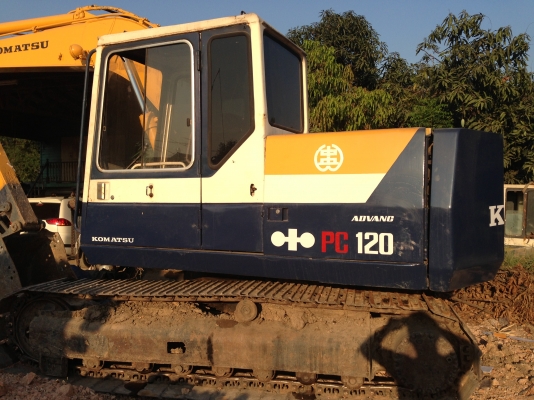 ขายKOMATSU PC 120-5 ตัวเดินใหญ่ ซีเรียลสูง สภาพพร้อมใช้