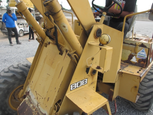 สภาพ 90 \% รถตัก เอวอ่อน ล้อยาง TCM 808  เก่านอก เอวแน่น ปั็มแรง สภาพพร้อมใช้ สุดๆเอาไปแบ่งกันใช้ได้เลยครับ   น้องร็อค จัดหั้ย สนใจโทร สอบถามได้ 081-8535656