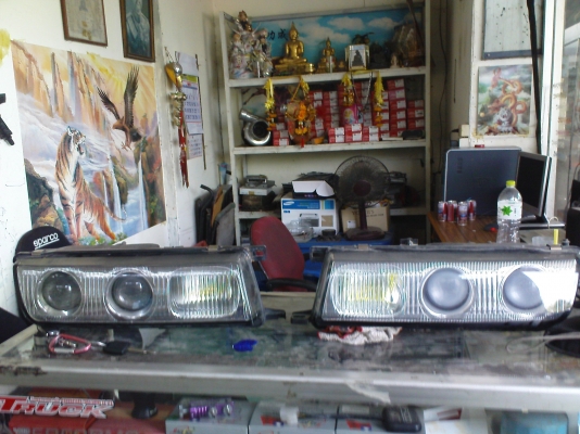 ขายไฟหน้า a31ครับ