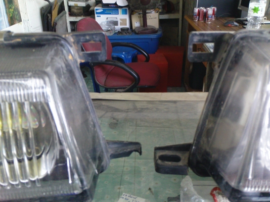 ขายไฟหน้า a31ครับ