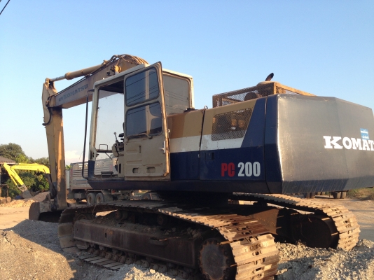 ขายKOMATSU PC 200-5  ซีเรียลสูง ช่วงล่างแน่น ไฟฟ้าครบ มีเล่ม สภาพพร้อมใช้