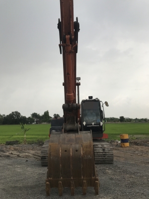 แบคโฮ HITACHI รุ่น ZX200-1