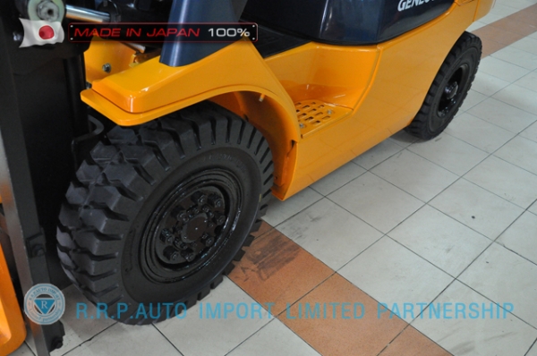 ขายรถโฟล์คลิฟท์มือสอง TOYOTA รุ่น 7FGL20-13715 นำเข้าจากประเทศญี่ปุ่น 100\% ไม่เคยใช้งานในไทย